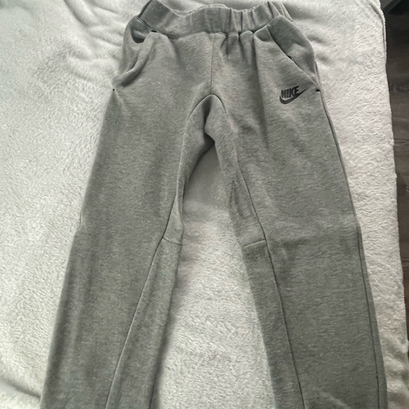 Boys Nike Tech sweatsuit - Picture 2 of 3